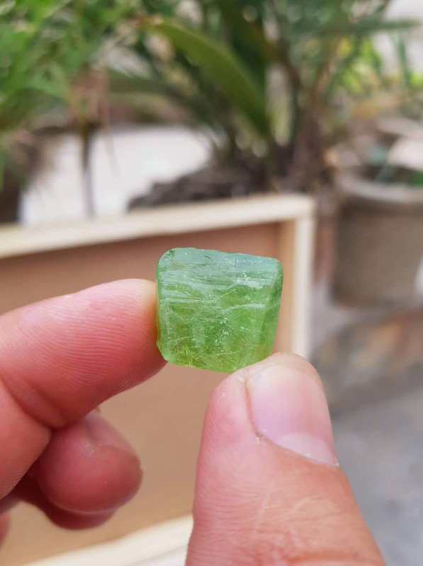 7Up Green Peridot Crystal Specimen Lot – 200 Pieces